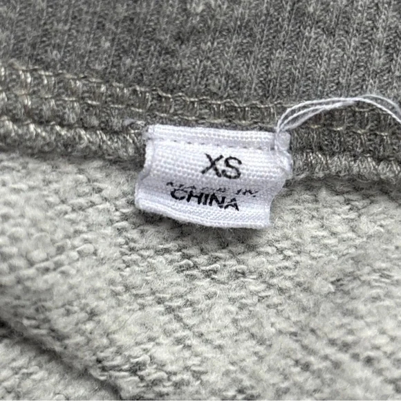 #0037 Gray Women's Sweater‎ - Picture 4 of 4